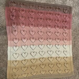 {Knit Baby Blanket} 💕heart design